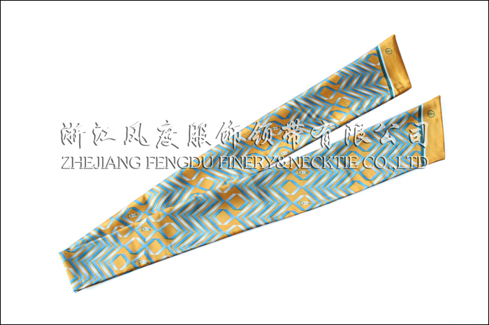農行 仿絲雙層衣領 規(guī)格：132x9.5x6.5cm